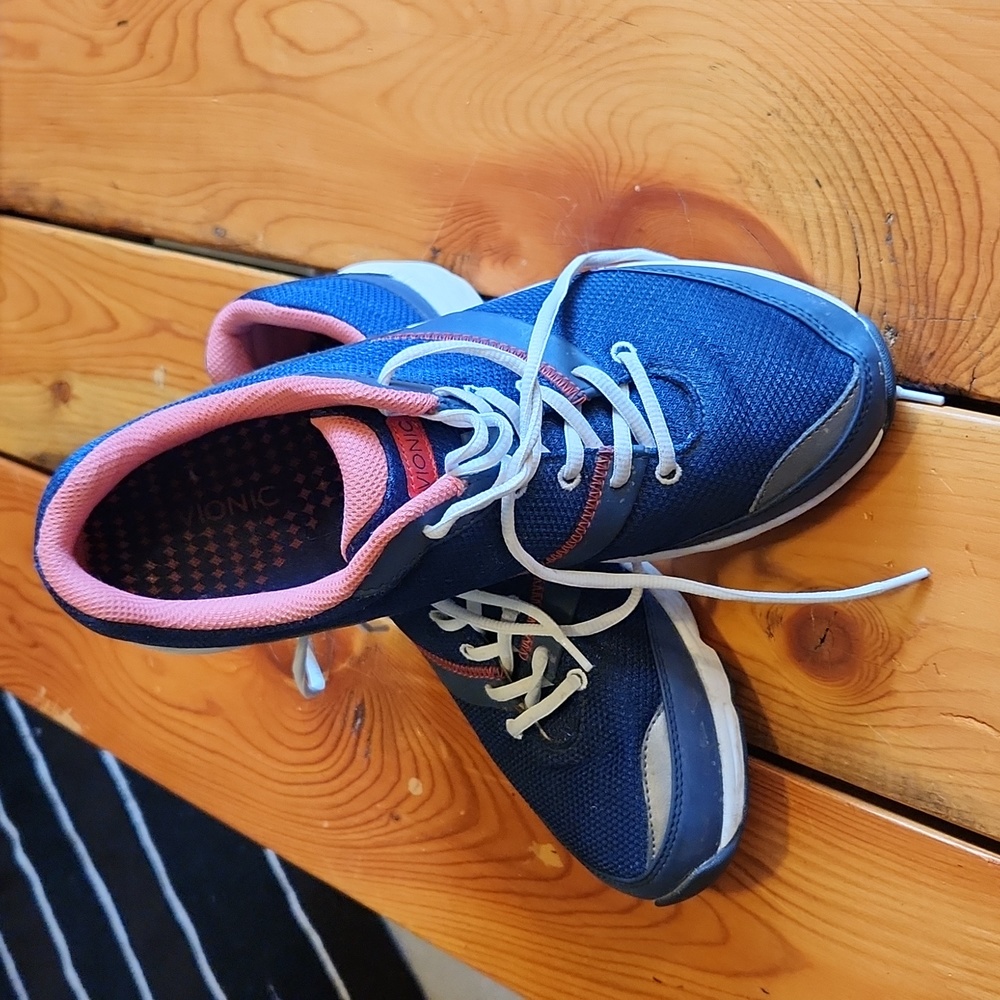 Gently used Vionic Kona Sneakers